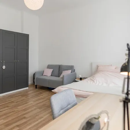 Families & Groups 3 Bedrooms Free Parking Apartment *