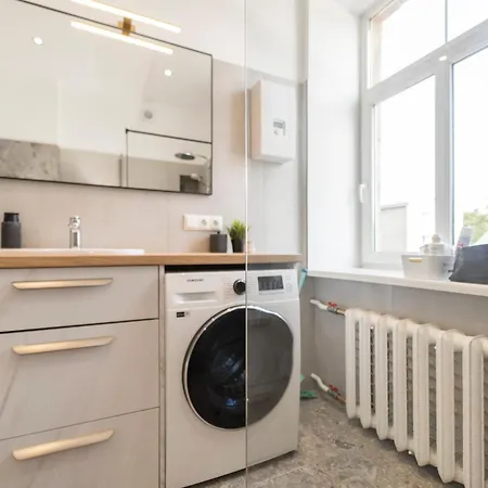 Apartment Families & Groups 3 Bedrooms Free Parking *