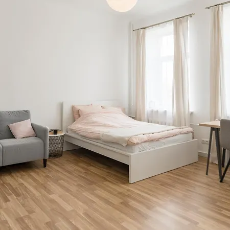 Families & Groups 3 Bedrooms Free Parking Apartment *