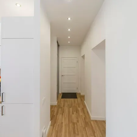 Families & Groups 3 Bedrooms Free Parking リガ