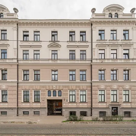 Families & Groups 3 Bedrooms Free Parking Apartment *