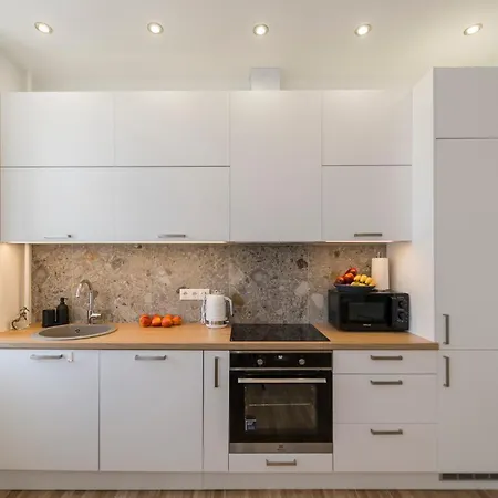 Families & Groups 3 Bedrooms Free Parking Apartment *