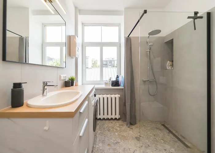 Families & Groups 3 Bedrooms Free Parking *